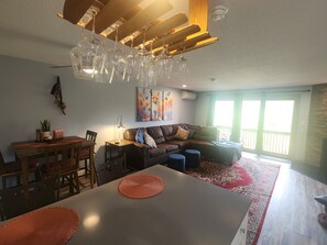 Smart TV, fireplace, computer monitors