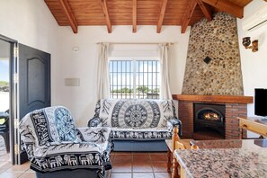TV, fireplace - Charming Casita Torre de Meca 1 with Terrace, Garden and Wi-Fi (Los Caños de Meca)