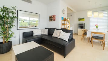 Fernseher, Kamin, DVD-Player, Stereoanlage