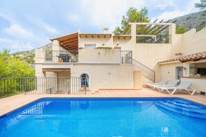 A heated pool - Casa Pianti Villa in Altea Hills with Sea View, Pools & Wi-Fi (Altea)
