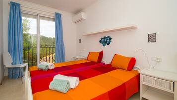 3 bedrooms, iron/ironing board, free WiFi, bed sheets