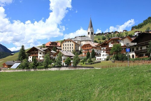 Apartment Lüch da Mirio App Fanes with Mountain View, Garden & Wi-Fi