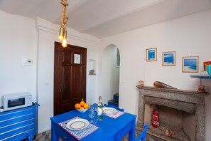 Dining - Apartment 'Hora Mare' with Sea View, Garden & Wi-Fi, Private Parking (Orosei)