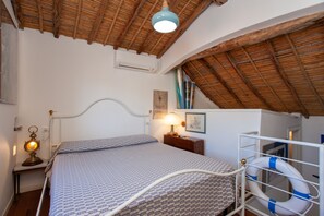 1 bedroom, free WiFi, bed sheets - Apartment 'Hora Mare' with Sea View, Garden & Wi-Fi, Private Parking (Orosei)