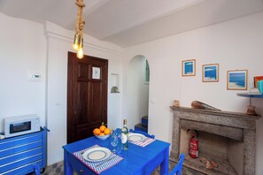 Dining - Apartment 'Hora Mare' with Sea View, Garden & Wi-FI (Orosei)