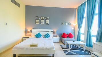 Studio | In-room safe, individually decorated, individually furnished, desk