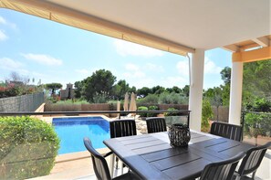 Outdoor dining - Beautiful Villa "Es Pas" with Pool, Air Conditioning, Wi-Fi, Terraces & Ocean Views (CALA PI)