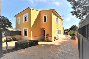 Exterior - Beautiful Villa "Es Pas" with Pool, Air Conditioning, Wi-Fi, Terraces & Ocean Views (CALA PI)