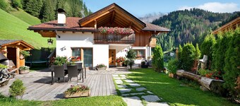 Appartamento Lüch da Mirio App Pütia con vista montagne, giardino e Wi-Fi