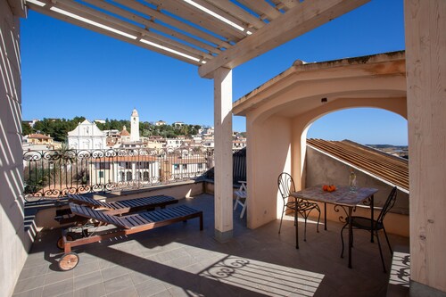 Apartment "Hora Est" with Sea View, Terrace, Wi-Fi, and Private Parking
