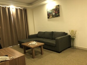 Executive Apartment | Living area | 32-inch plasma TV with satellite channels, TV - Alghubrah hotel apartments (Muscat)