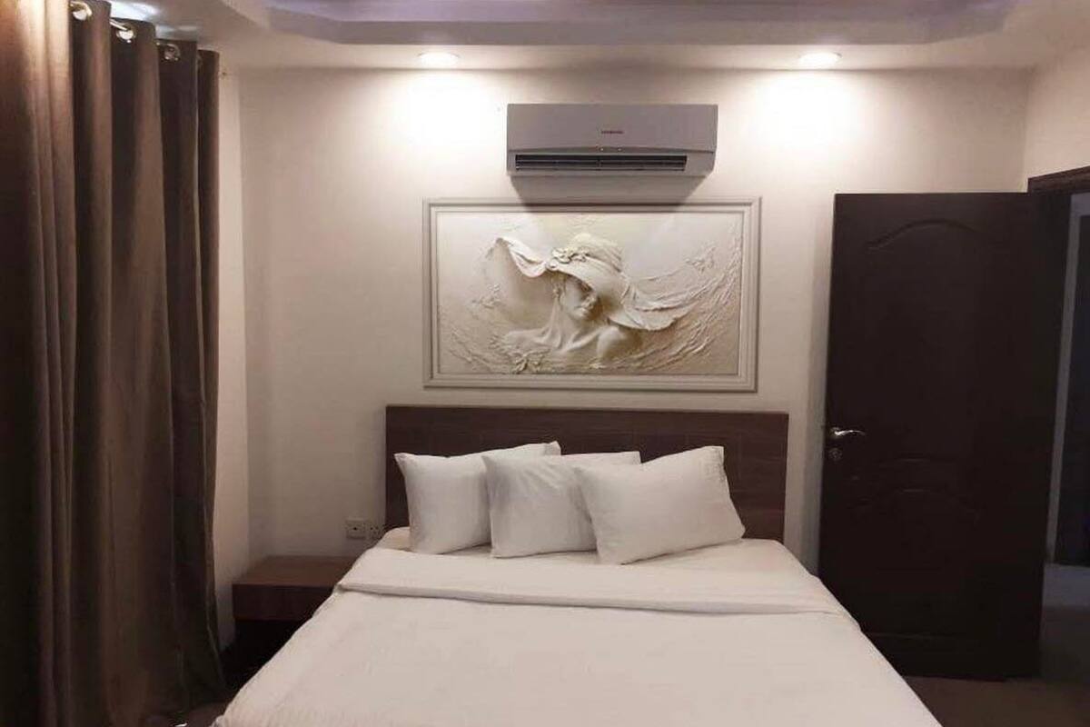 2 bedrooms, Select Comfort beds, soundproofing, iron/ironing board