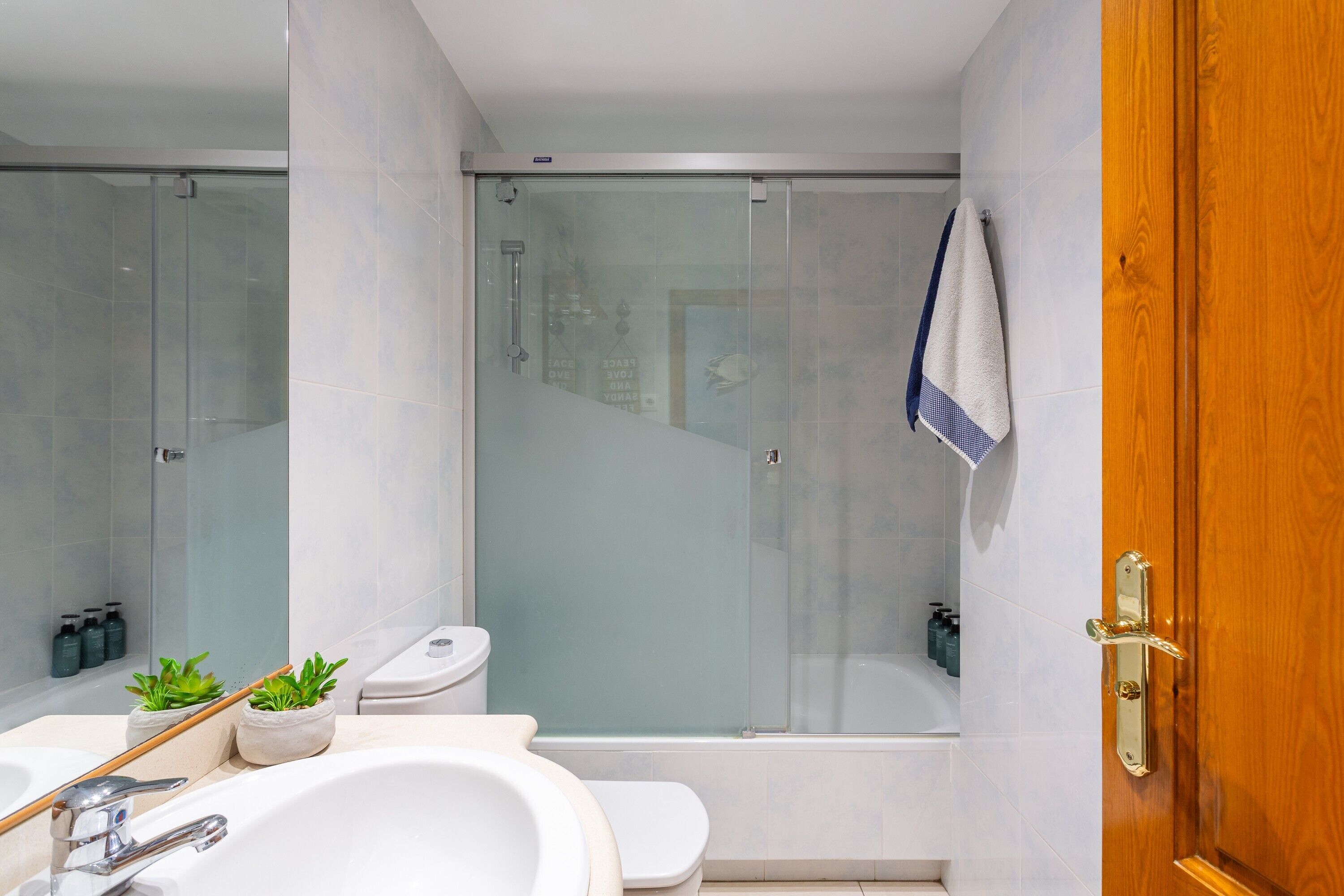 浴缸、免费洗浴用品、吹风机、毛巾