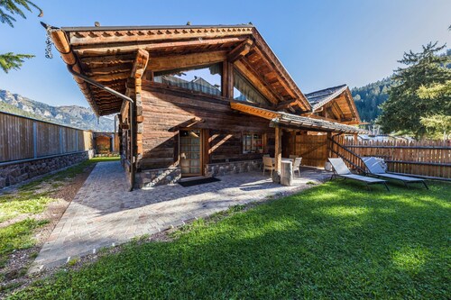 Chalet "Rosengarten 56" mit Bergblick, Garten und WLAN