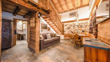 Fernseher, Tischtennisplatte