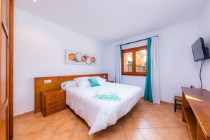 1 bedroom, free WiFi, bed sheets - Apartment 'S Hort Can Capità Familiar Terraza 1' close to the Sea with Shared Pool & Wi-Fi (Ariany)