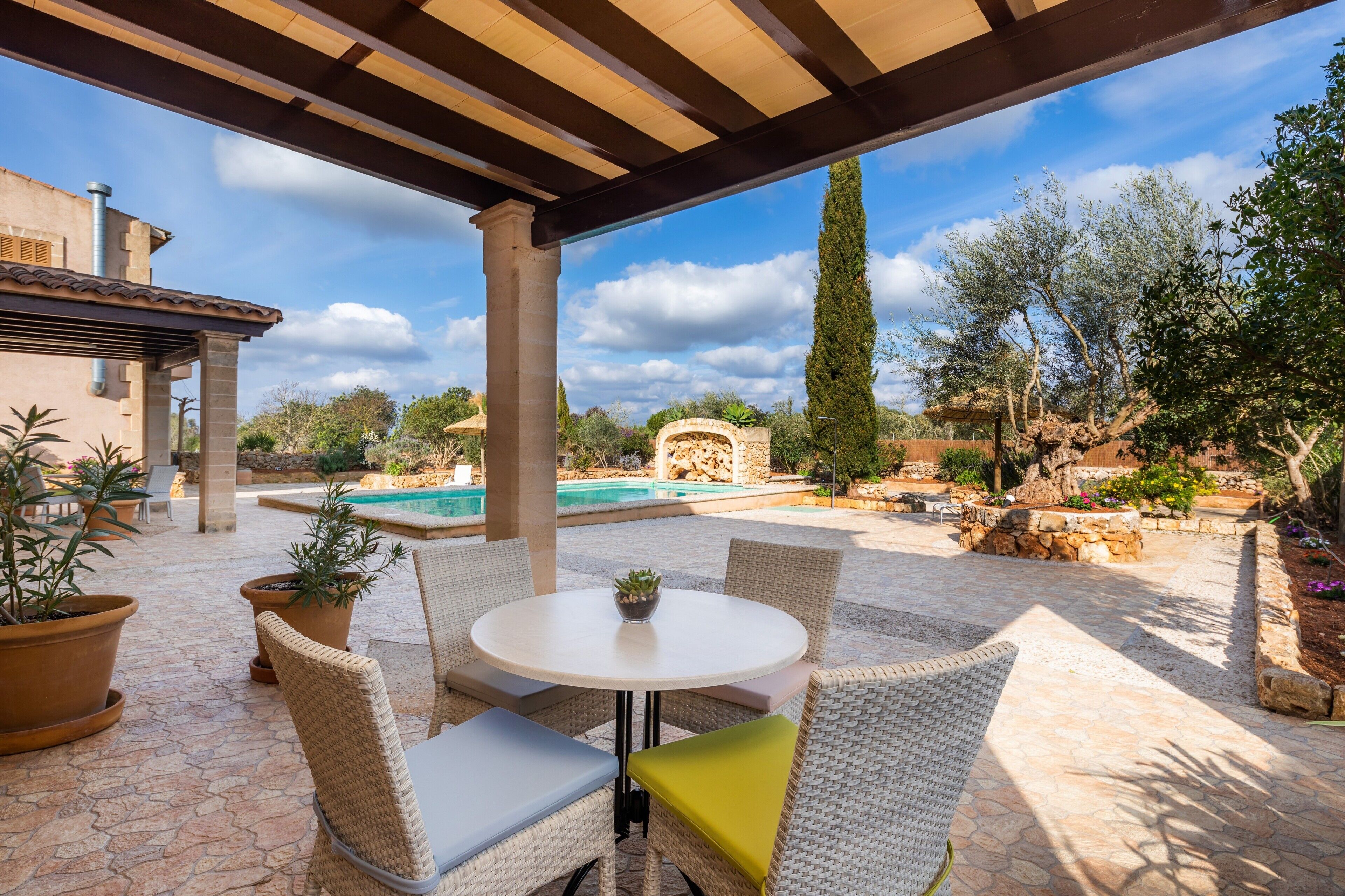 屋外ダイニングエリア