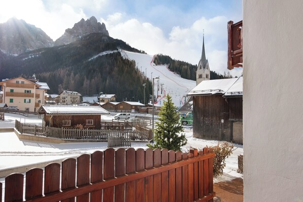 المنطقة المحيطة بالمنشأة