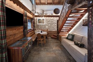 Tv och ett bordtennisbord