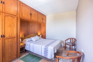 2 室のベッドルーム、アイロン / アイロン台、WiFi (無料)、ベッドシーツ