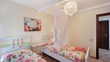 3 chambres, fer et planche à repasser, Wi-Fi gratuit, draps fournis