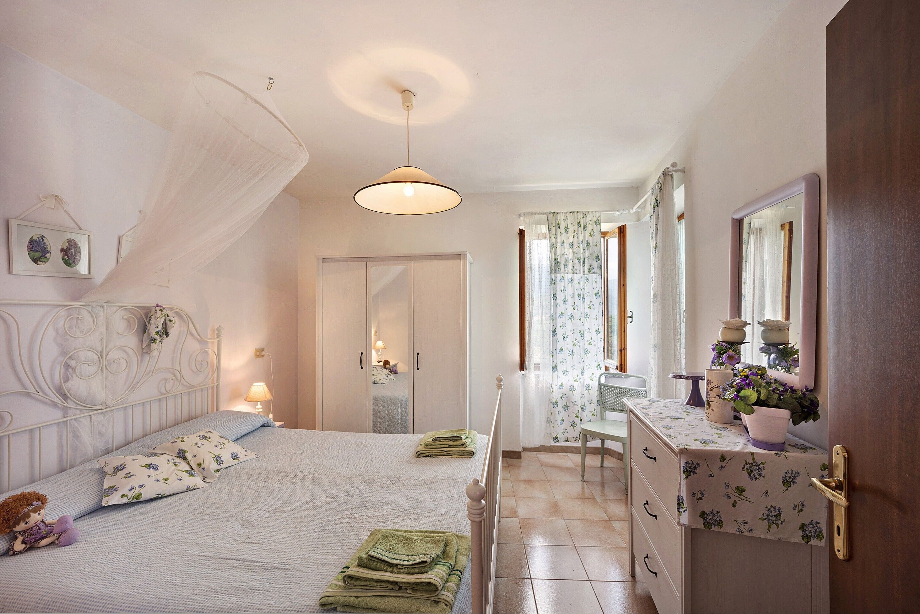 3 bedrooms, iron/ironing board, free WiFi, bed sheets