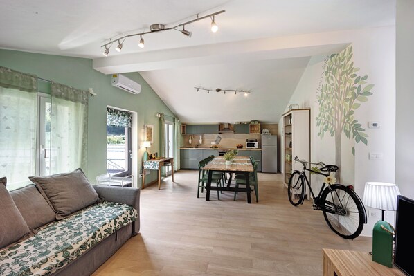 Interior - Apartment "Mansarda Albero Verde con Piscina" with Mountain View, Pool, A/C & Wi-Fi (Casanova Lerrone)