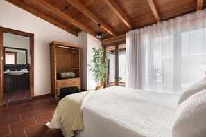 1 bedroom, iron/ironing board, free WiFi, bed sheets - Holiday Home "Villa Gardel Casa Mango" with Sea View, Pool & Wi-Fi (Icod de los vinos)