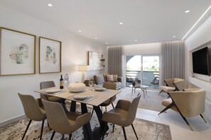 Dining - "Apartamento Albufeira Prestige" with Pool, Wi-Fi & Garden (Albufeira)