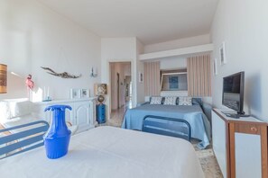 1 bedroom, iron/ironing board, free WiFi, bed sheets - Apartment "La Finestra Sul Mare" with Sea View, Terrace, Air Conditioning and Wi-Fi (Ospedaletti)