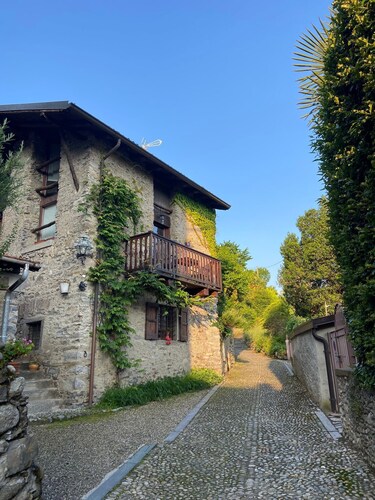 Vacation Home 'Cascina Taronico' with Lake View & Wi-Fi