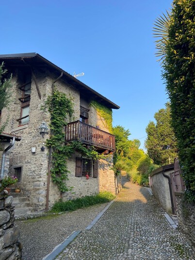 Vacation Home 'Cascina Taronico' with Lake View & Wi-Fi