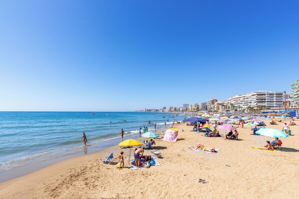 Una spiaggia nelle vicinanze