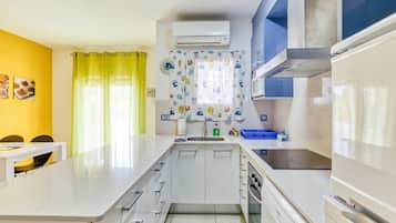 KylskÄp, mikrovÄgsugn, ugn och spishÀll