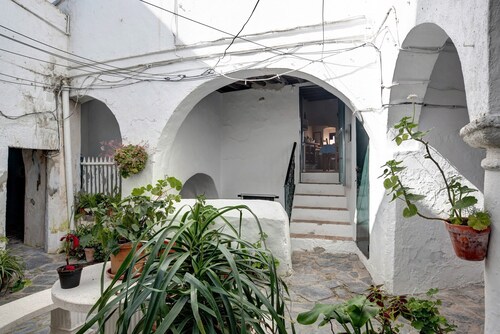 Sunny Rustic Townhouse with large private terrace and great south facing views