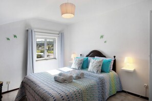 2 chambres, fer et planche à repasser, Wi-Fi gratuit, draps fournis