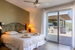 6 bedrooms, in-room safe, free WiFi, bed sheets