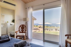 6 bedrooms, iron/ironing board, WiFi, bed sheets