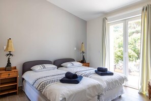 6 chambres, coffre-fort, accès au Wi-Fi (inclus), literie fournie