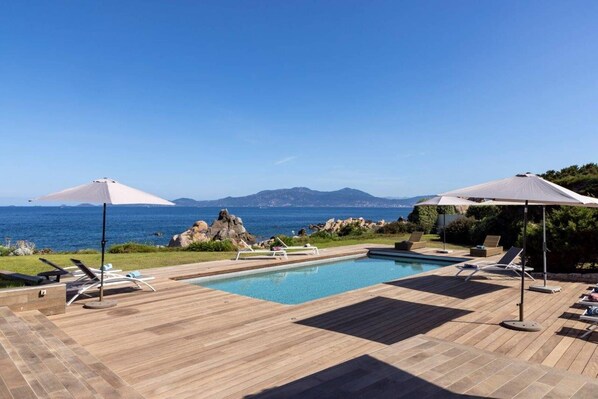 حمّام سباحة خارجي