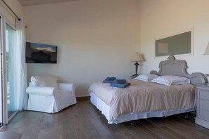 6 bedrooms, in-room safe, free WiFi, bed sheets