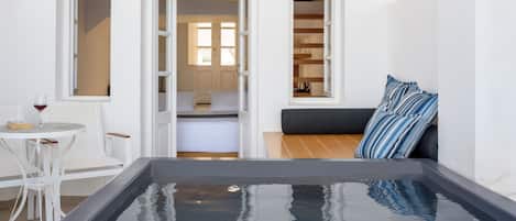 1 bedroom, in-room safe, free WiFi, bed sheets