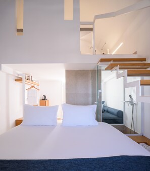 1 bedroom, in-room safe, iron/ironing board, free WiFi - Muses Cycladic Suites - Arched Sea View Loft Suite with Seasonal Hot Tub (Oía)