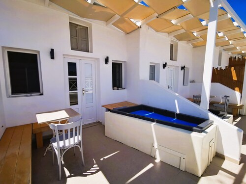 Muses Cycladic Suites - Compact Two-Bedroom Suite with Outdoor Hot Tub