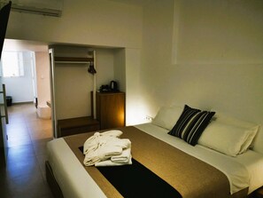 1 slaapkamer, een kluis op de kamer, een strijkplank/strijkijzer