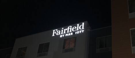 A building with a sign that reads "Fairfield by Mar Iott".
