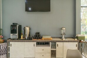 Sudah termasuk sarapan lengkap setiap hari