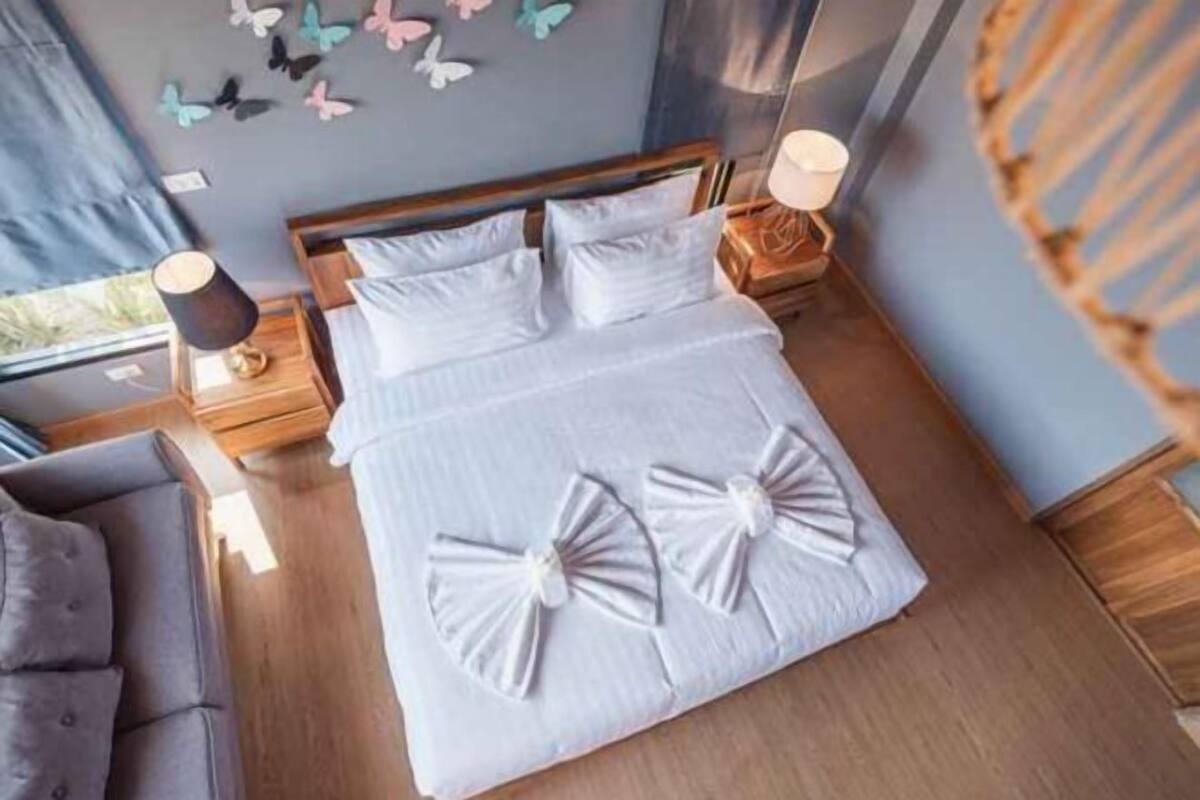 Caja de seguridad en la habitación, escritorio y cortinas blackout