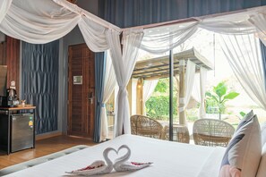 Villa Suite | セーフティボックス (室内)、デスク、遮光カーテン、ベビーベッド (無料)