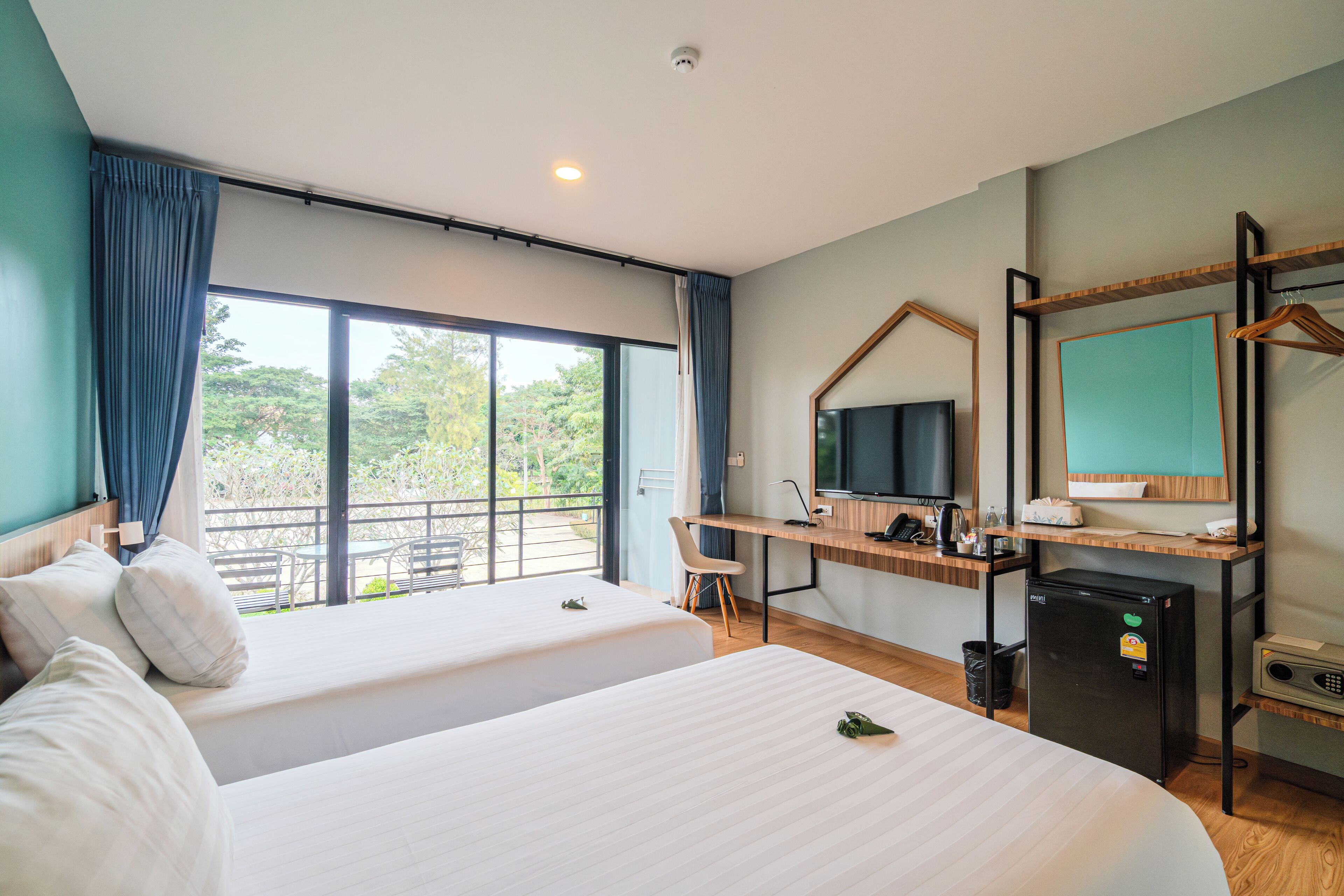 Kamar Twin Superior | Brankas, meja kerja, tirai kedap cahaya, dan tempat tidur bayi gratis